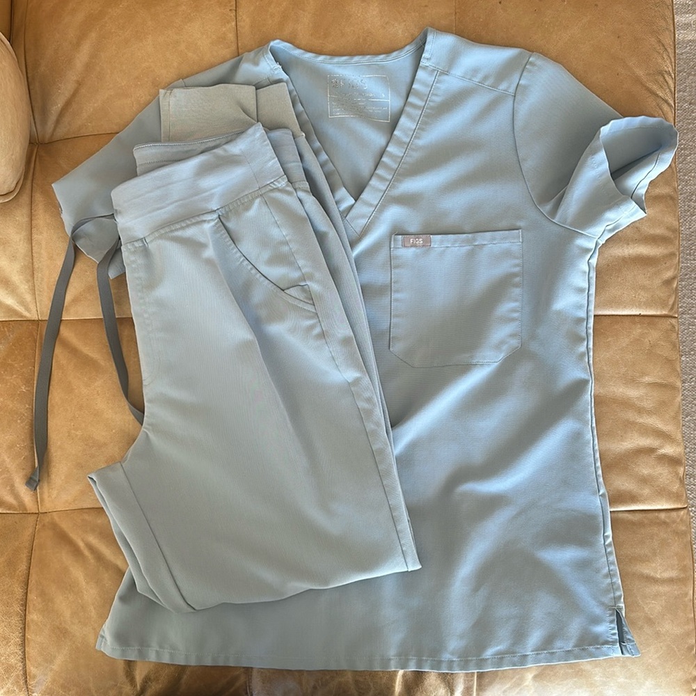 Figs Scrub Set
Dusty Blue
Catarina small 
Zamora high waisted jogger Small 
Used